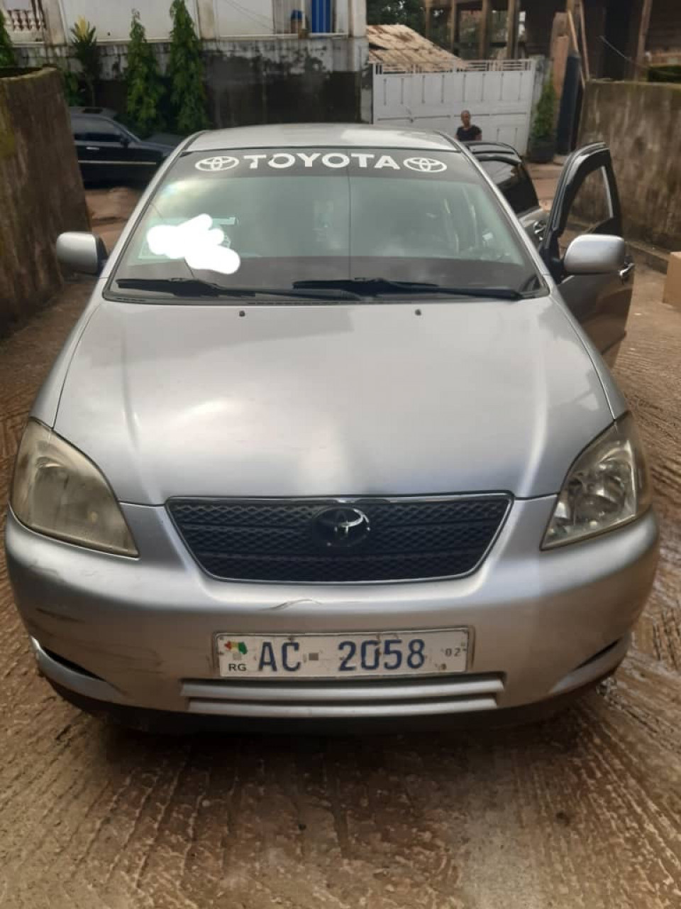 Toyota Drogba, Voitures, Conakry