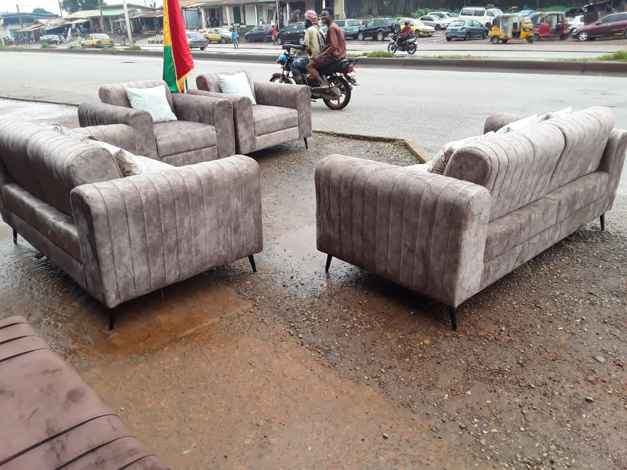 CANAPÉ MODERNE, Lits - Fauteuils, Conakry