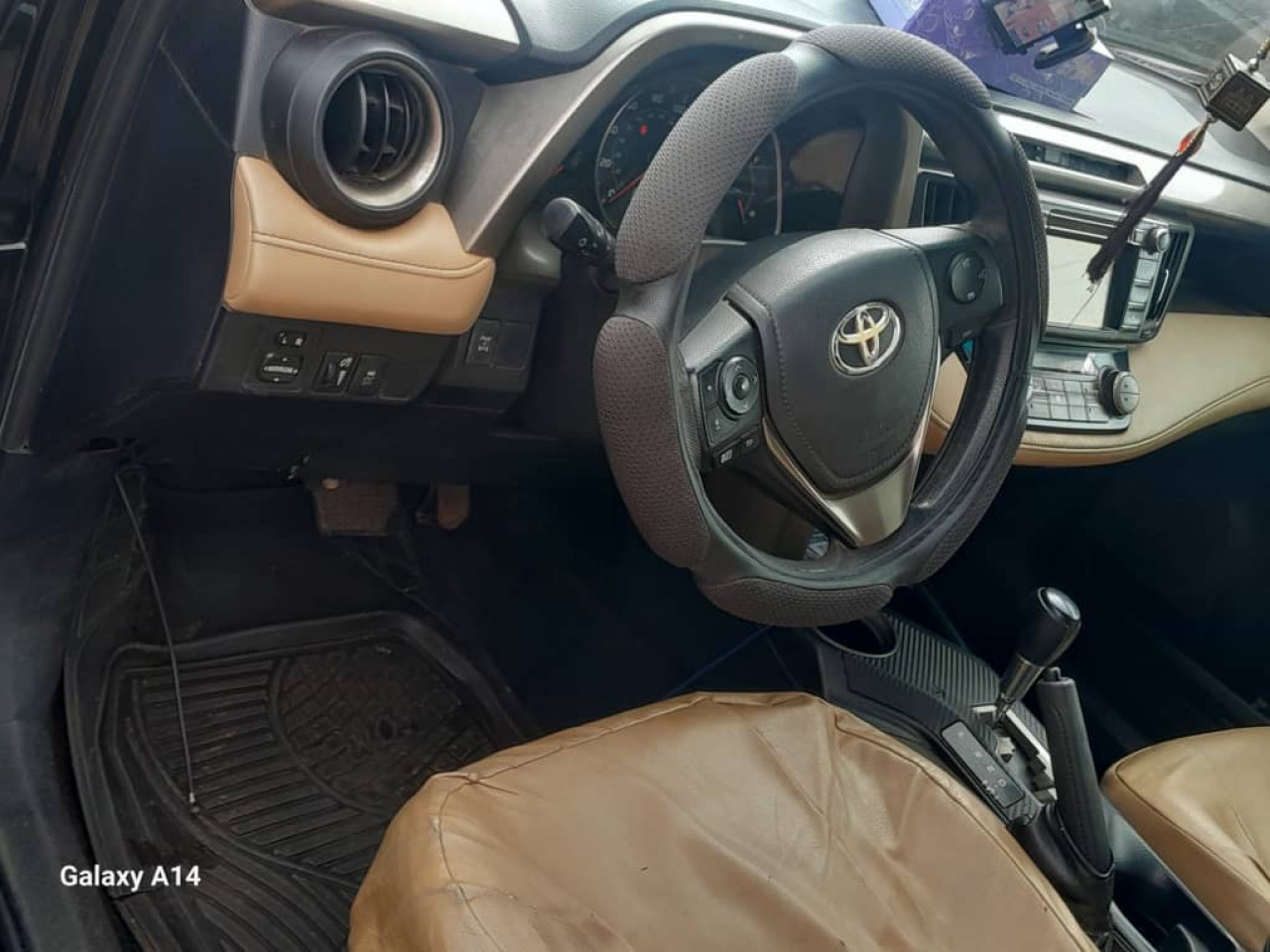 Toyota RAV4 2014, Voitures, Conakry