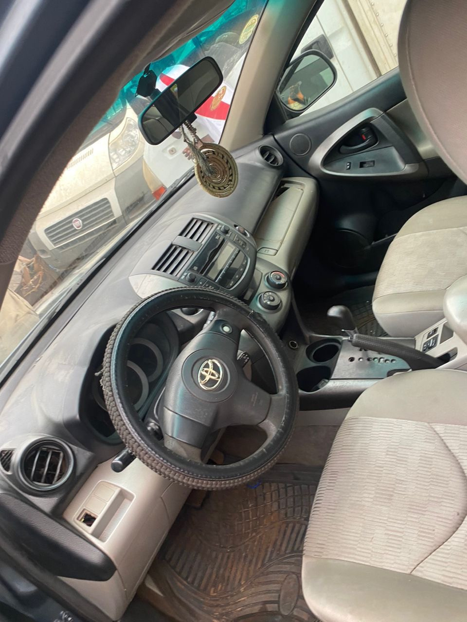 TOYOTA RAV4, Voitures, Conakry