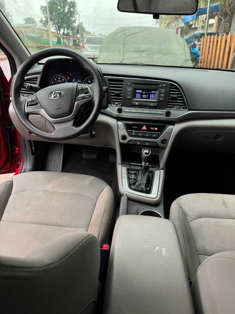 Hyundai Elantra 2017, Voitures, Conakry