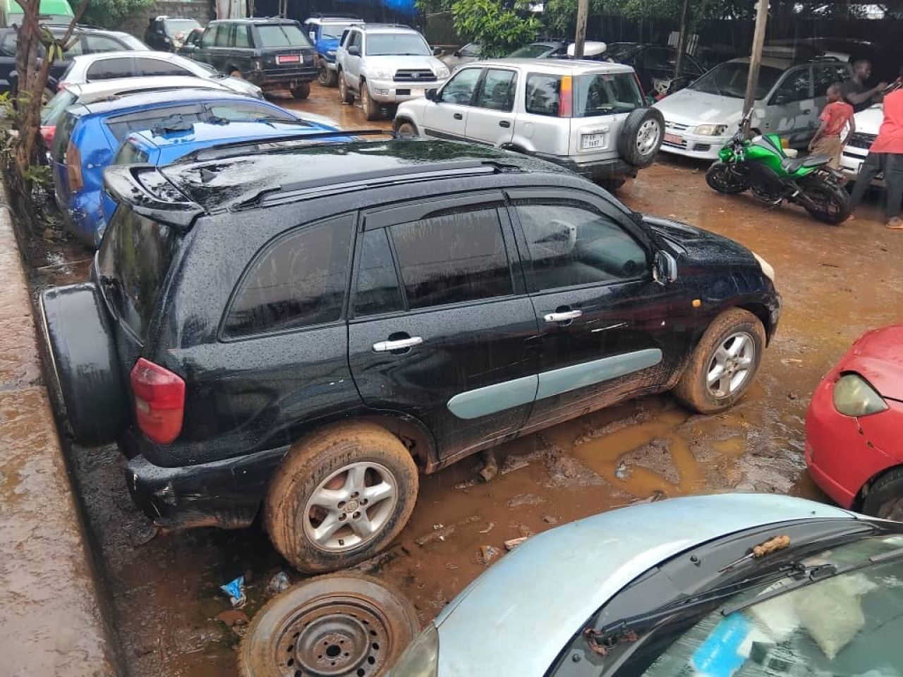 Rav4 intermédiaire, Voitures, Conakry