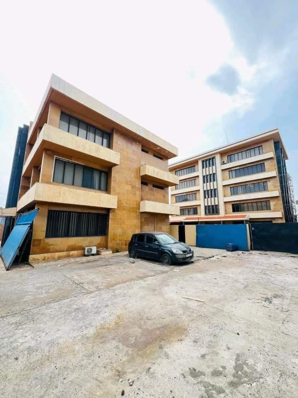 Immeuble R +2 à louer à kaloum, Autres Immobiliers, Conakry