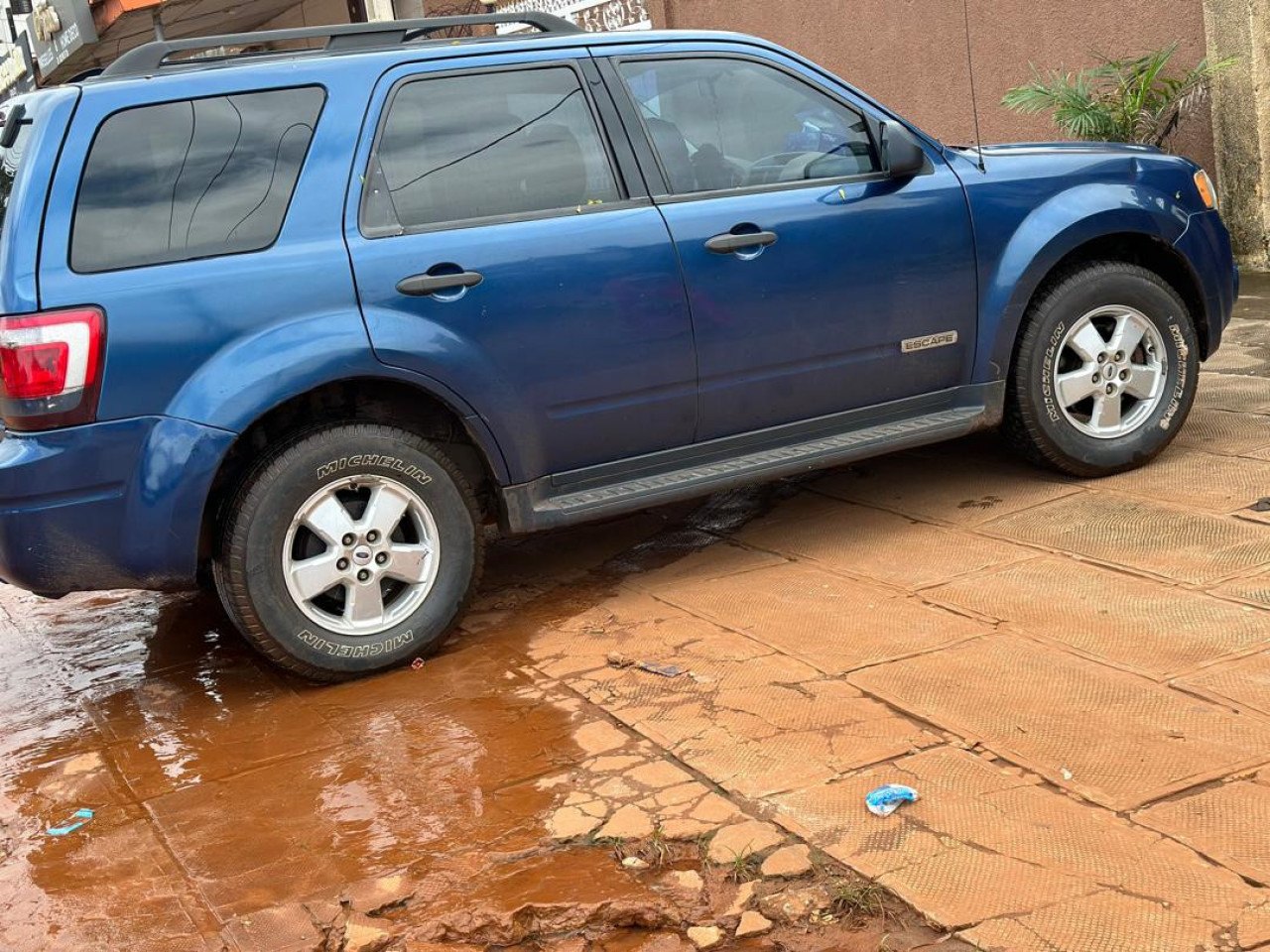 Ford  escape, Voitures, Conakry