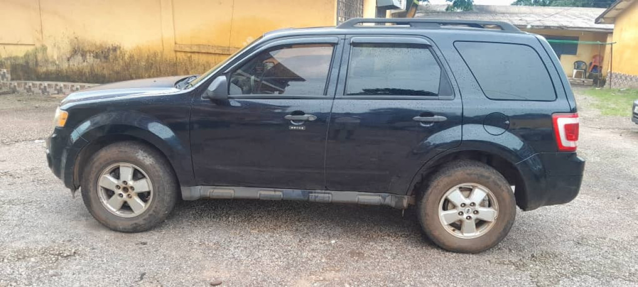 Ford  escape, Voitures, Conakry