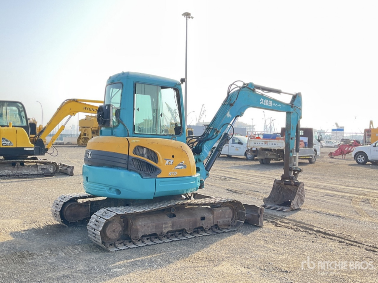 Mini excavator, Camions - Autobus, Conakry