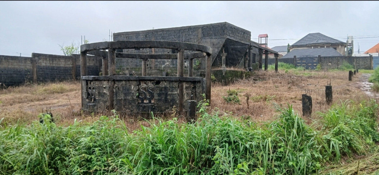 Maison inachevé a kagbelin grand moulin, Maisons, Conakry