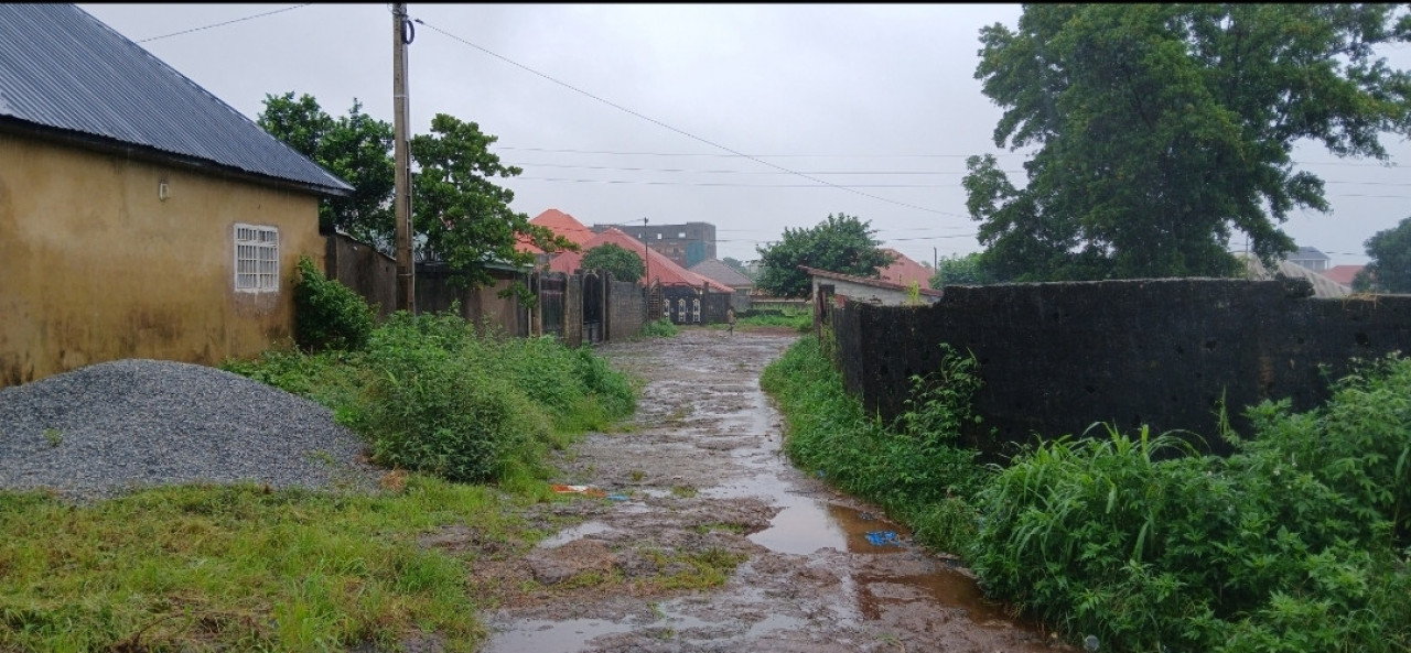 Maison inachevé a kagbelin grand moulin, Maisons, Conakry