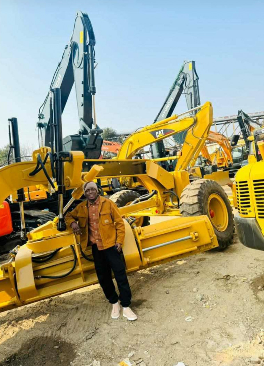 Caterpillar sur commande, Autres Véhicules, Conakry