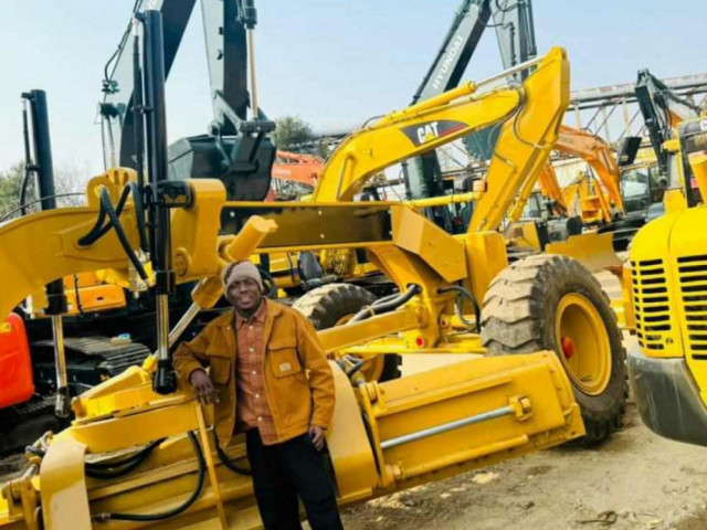 Caterpillar sur commande, Autres Véhicules, Conakry