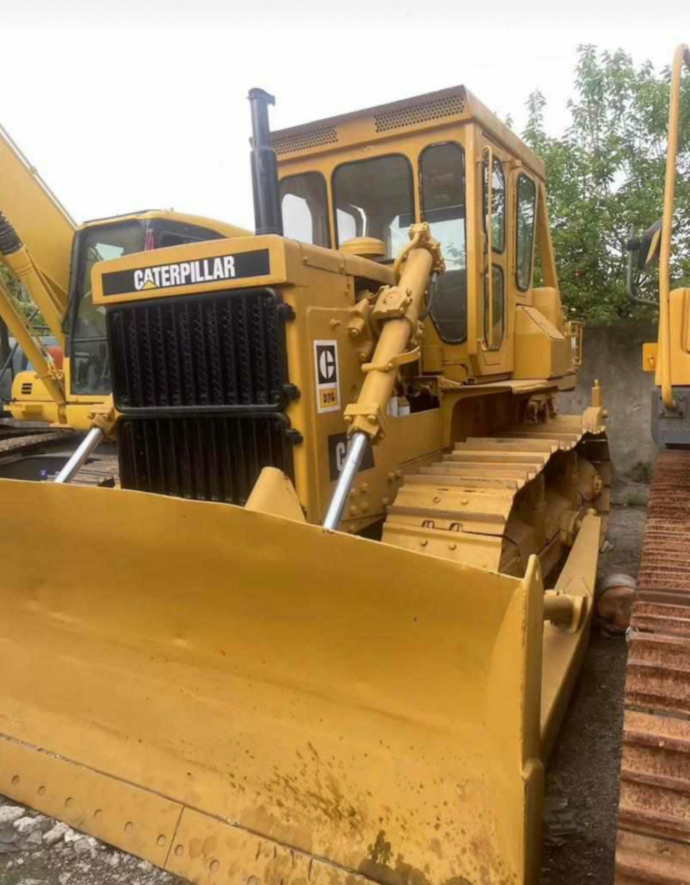 Caterpillar sur commande, Autres Véhicules, Conakry