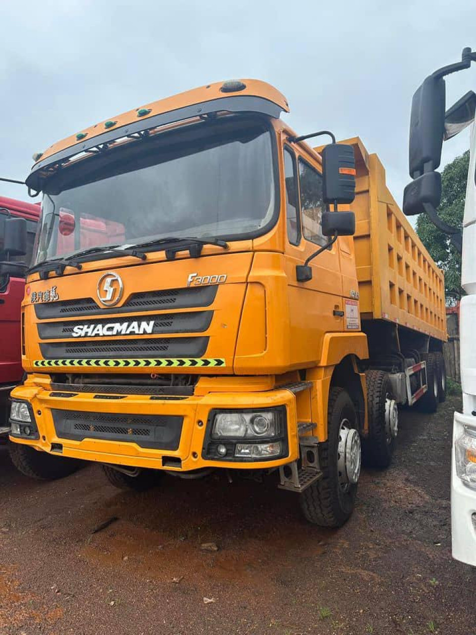 HOWO ET SCHACMAN, Camions - Autobus, Conakry