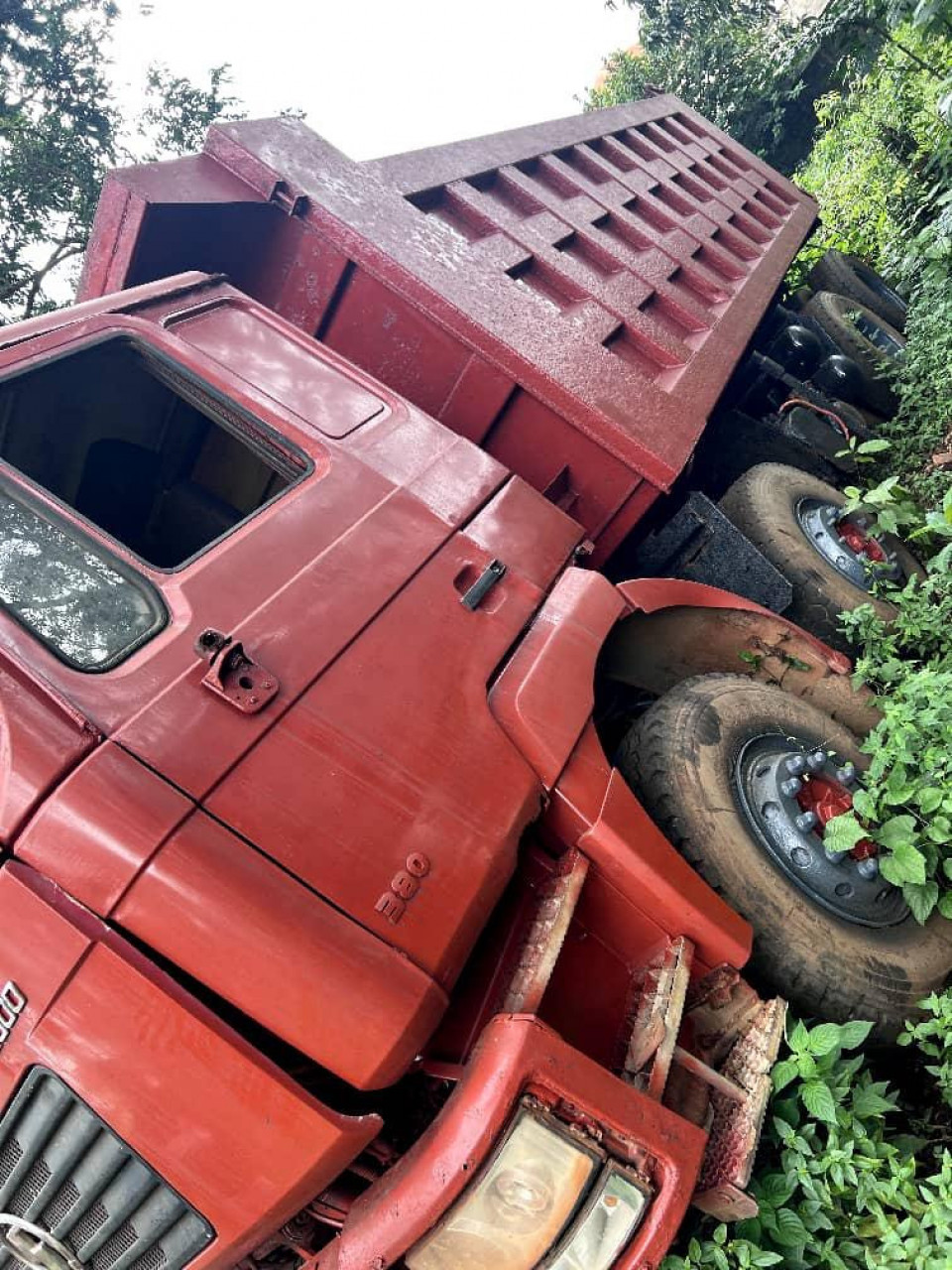 DEUX SCHACMAN EN VENTE OCCASION Guinéenne, Camions - Autobus, Conakry