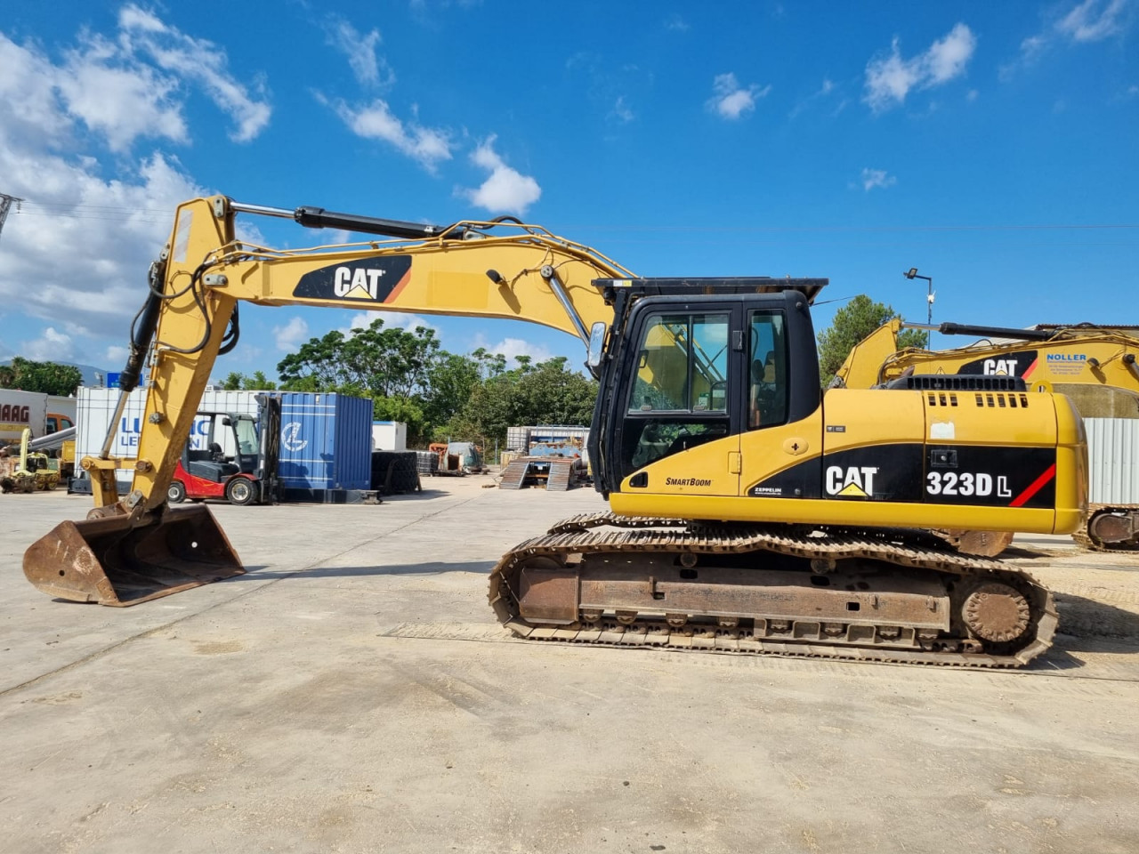 CAT 323 D, Autres Véhicules, Conakry