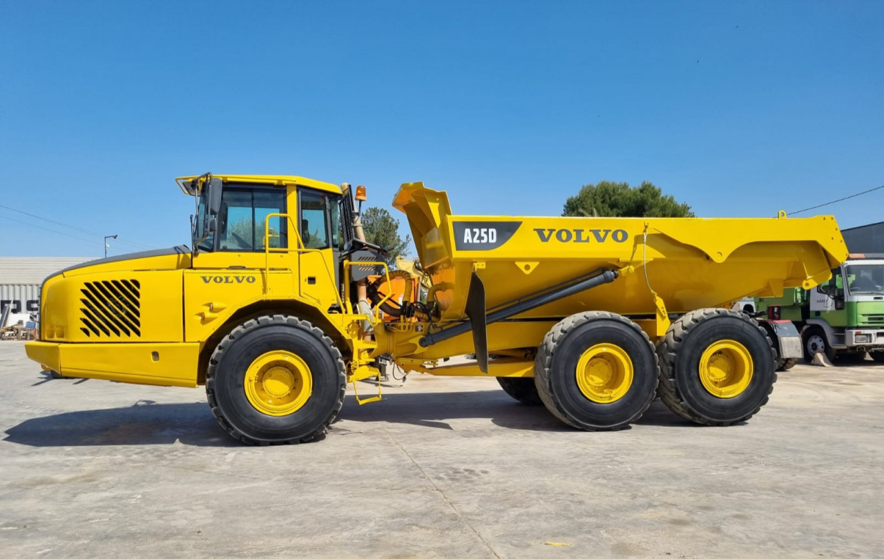 VOLVO A25 D 2002, Camions - Autobus, Conakry