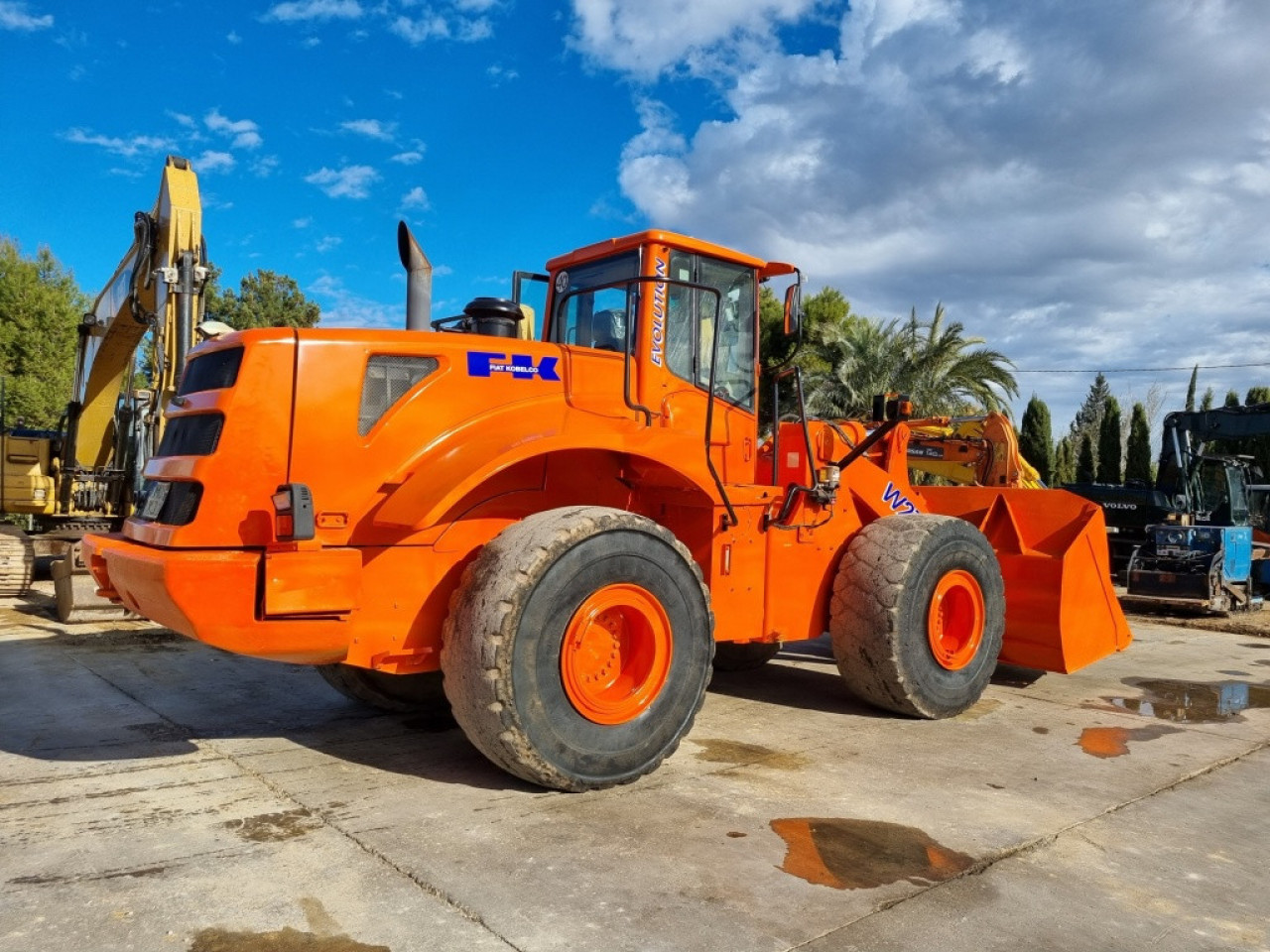 FIAT KOBELCO W270 ÉVOLUTION  CHARGEUR, Autres Véhicules, Conakry