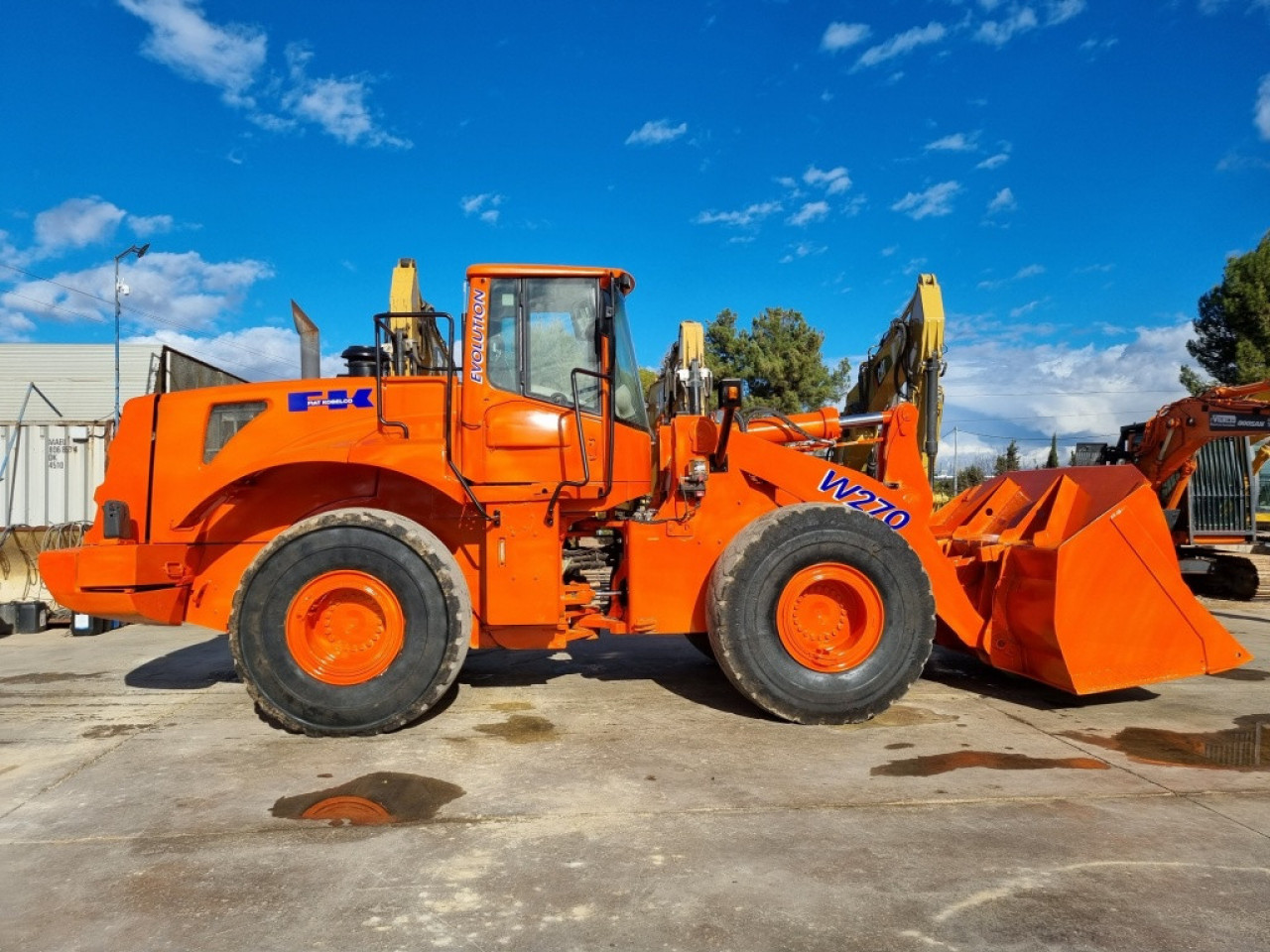 FIAT KOBELCO W270 ÉVOLUTION  CHARGEUR, Autres Véhicules, Conakry