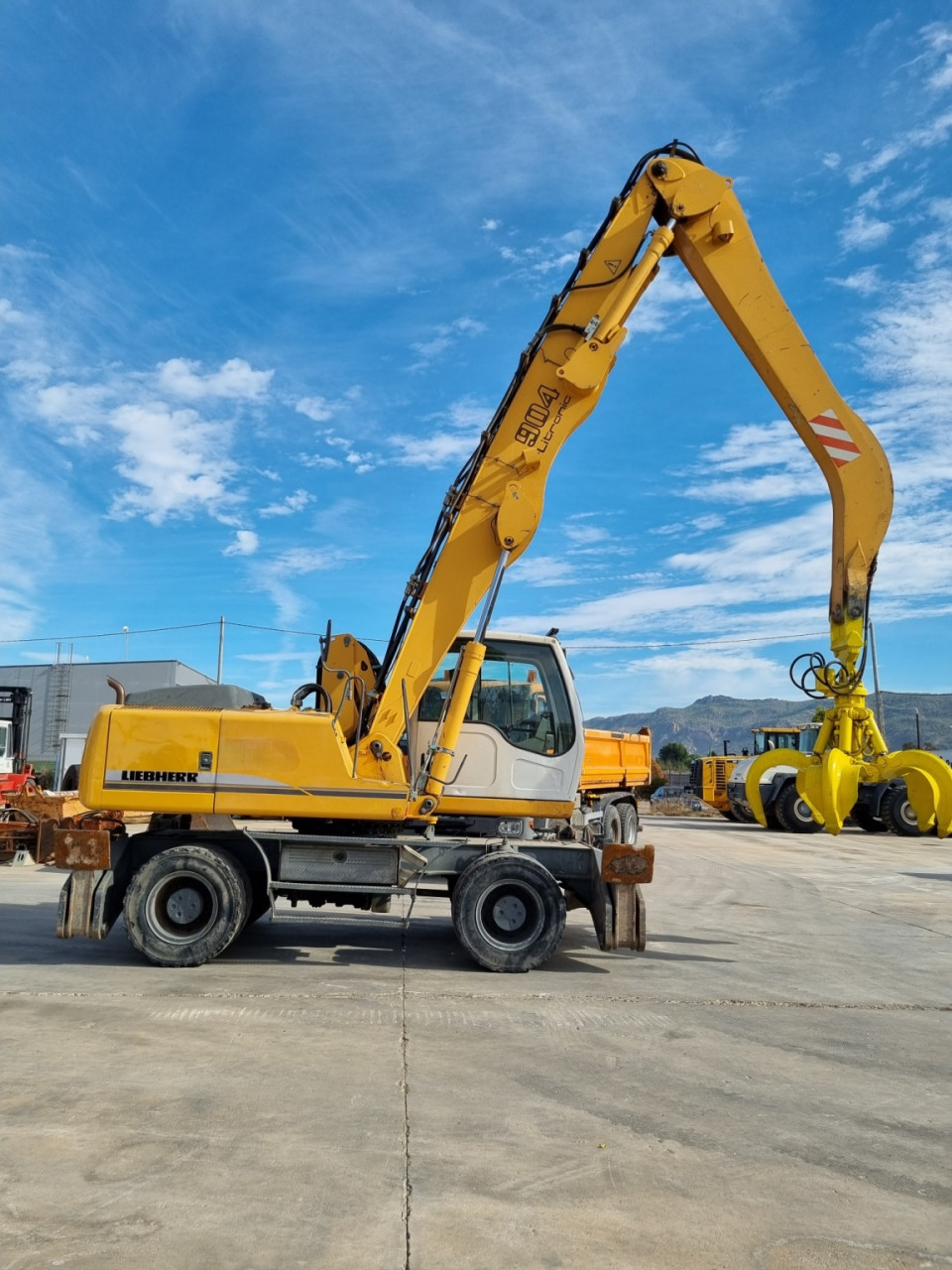 PELLE INDUSTRIELLE LIEBHERR A 904, Autres Véhicules, Conakry