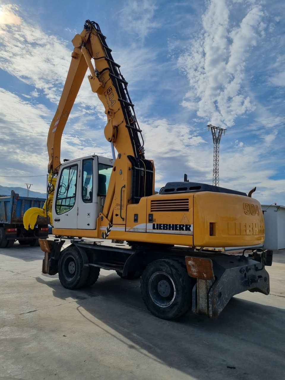 PELLE INDUSTRIELLE LIEBHERR A 904, Autres Véhicules, Conakry