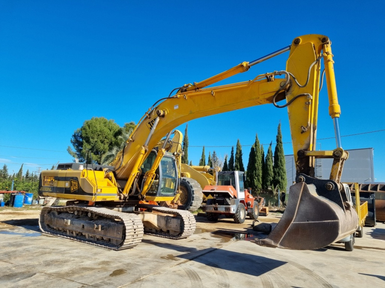 JCB JS330NL, Autres Véhicules, Conakry