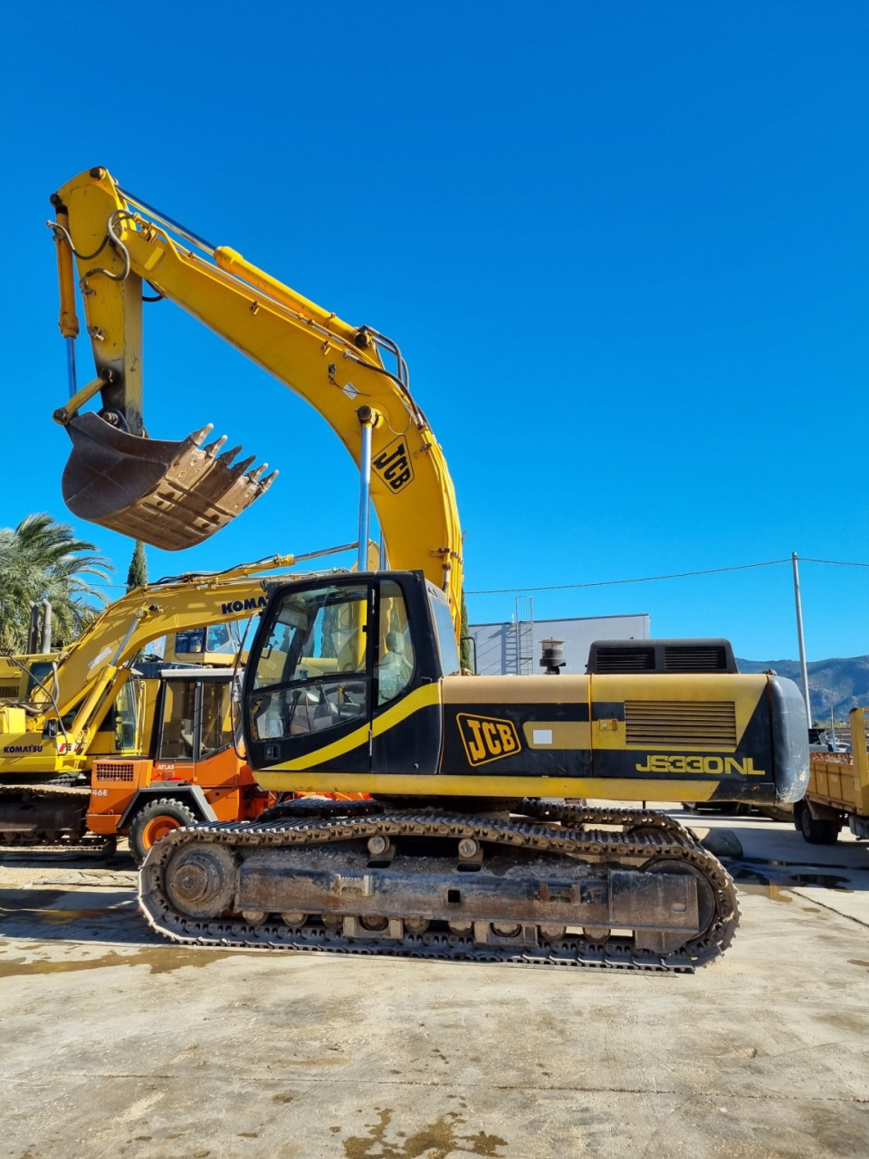 JCB JS330NL, Autres Véhicules, Conakry