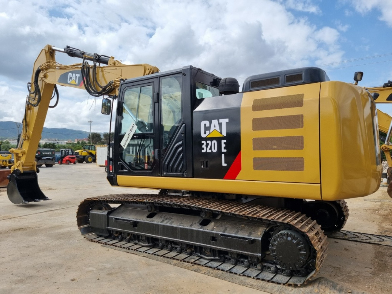 CATERPILLAR 320 EL, Autres Véhicules, Conakry