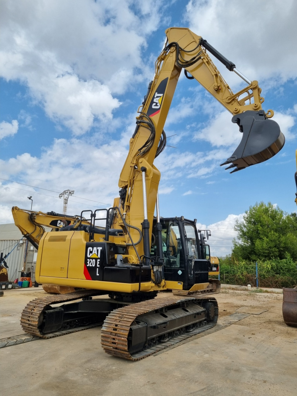 CATERPILLAR 320 EL, Autres Véhicules, Conakry