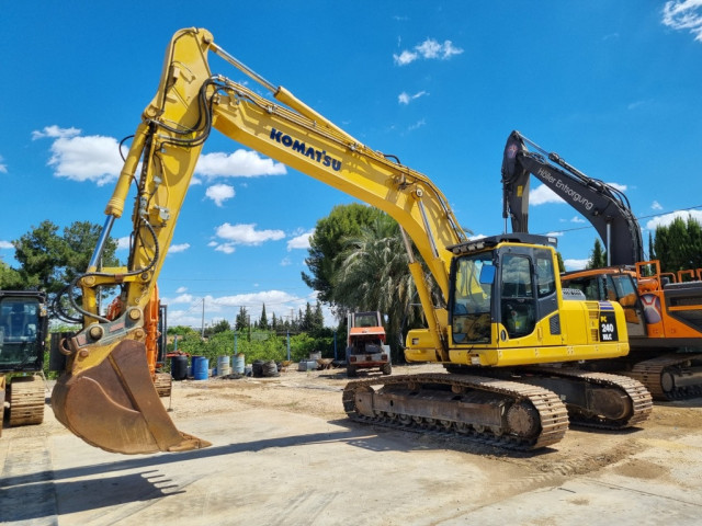 KOMATSU PC240NLC-8, Autres Véhicules, Conakry