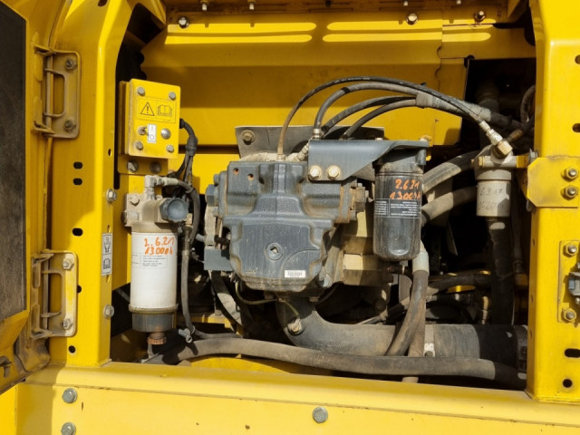 KOMATSU PC240NLC-8, Autres Véhicules, Conakry
