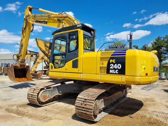 KOMATSU PC240NLC-8, Autres Véhicules, Conakry
