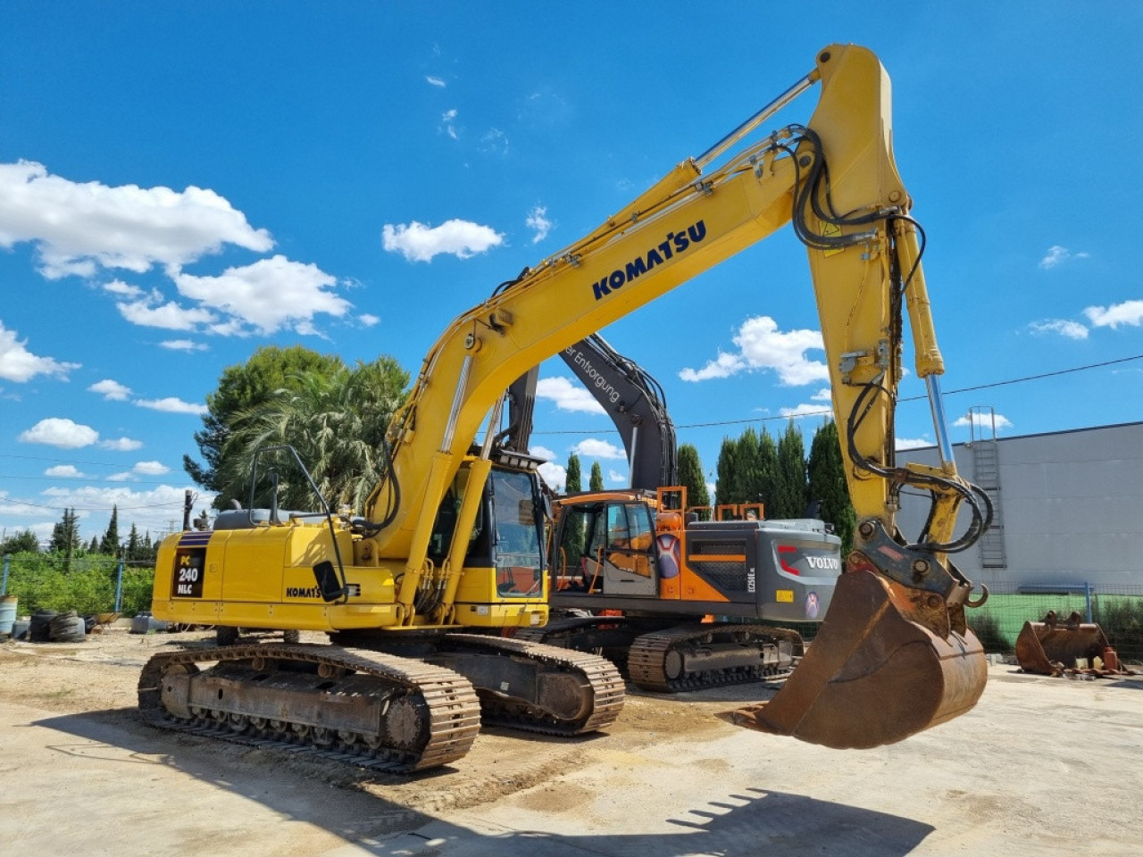 KOMATSU PC240NLC-8, Autres Véhicules, Conakry