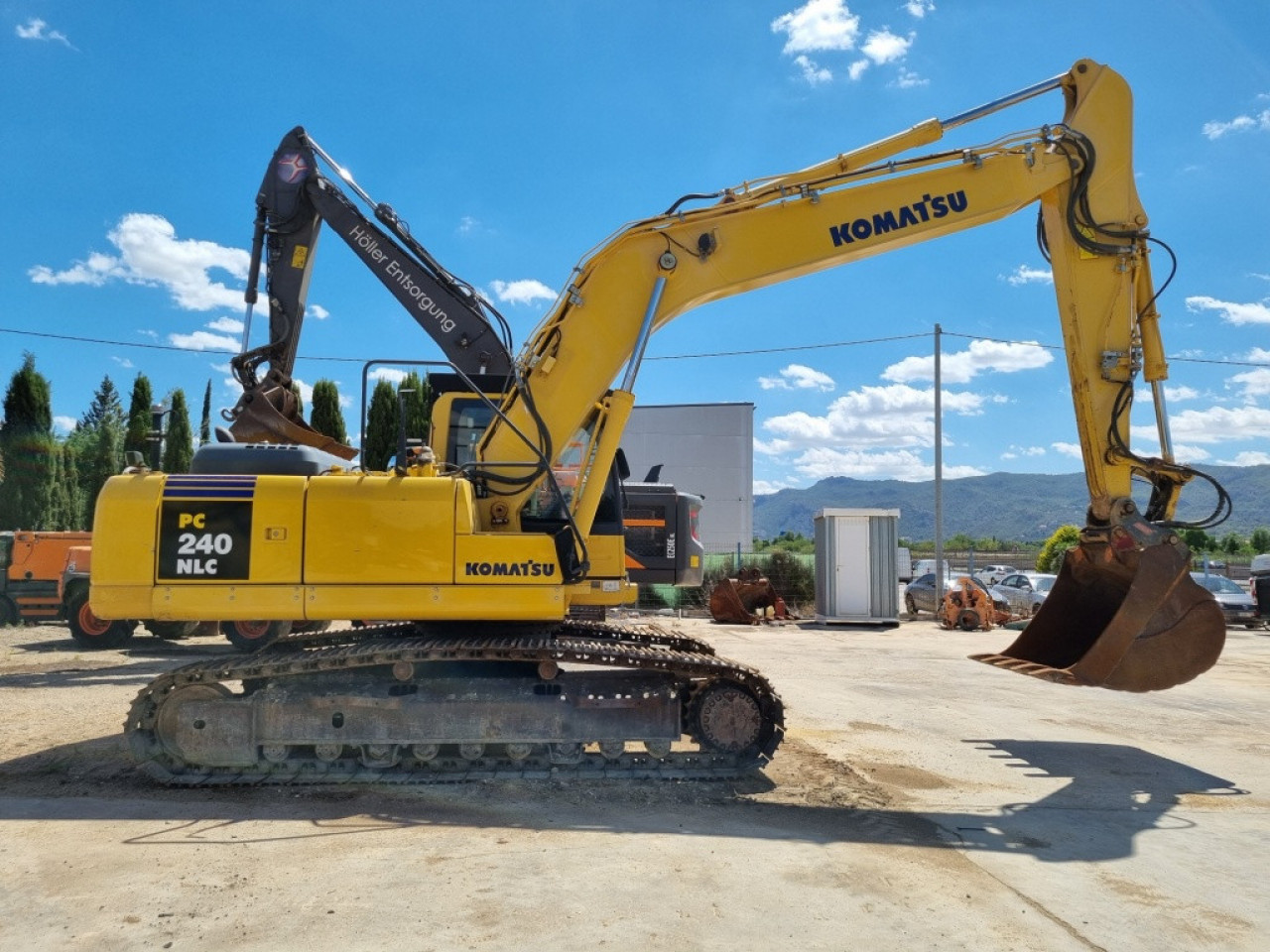 KOMATSU PC240NLC-8, Autres Véhicules, Conakry