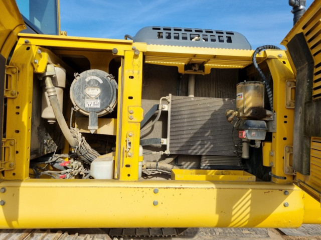 KOMATSU PC240NLC-8, Autres Véhicules, Conakry