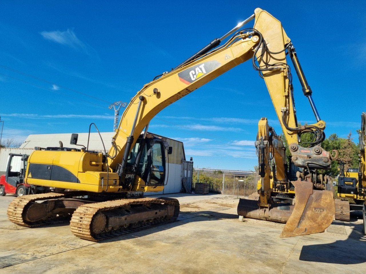 CATERPILLAR 320DL, Autres Véhicules, Conakry