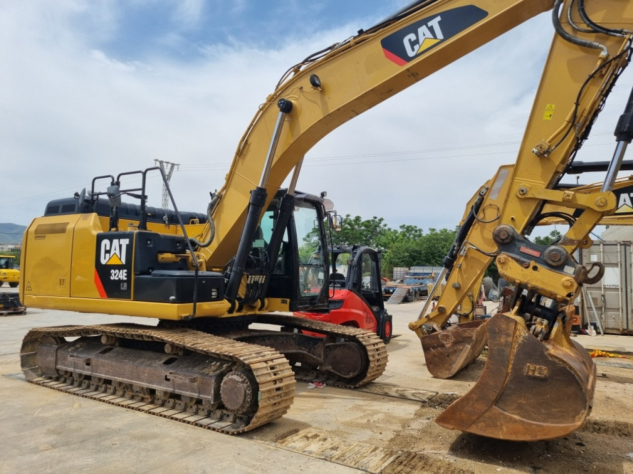 CATERPILLAR 324 ELN, Autres Véhicules, Conakry