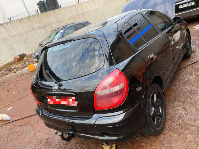 NISSAN ALMERA ESSENCE MANUELLE CLIMATISÉE ET TRÈS BON, Voitures, Conakry
