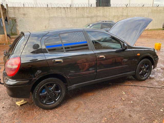 NISSAN ALMERA ESSENCE MANUELLE CLIMATISÉE ET TRÈS BON, Voitures, Conakry