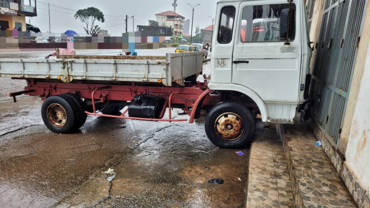 RENAULT BENNE, Remorques - Conteneurs, Conakry