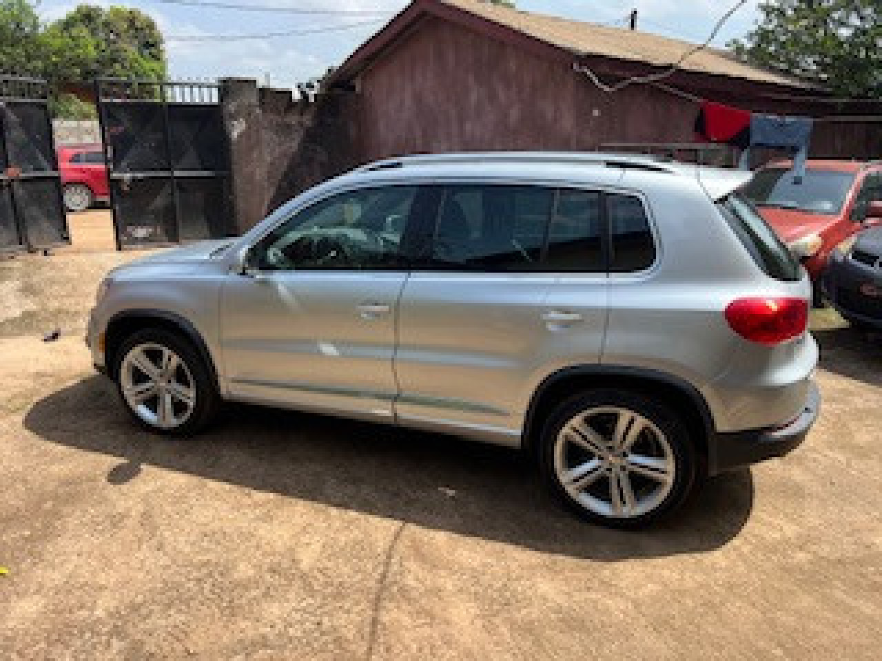 VOLKSWAGEN TIGUAN, Voitures, Conakry