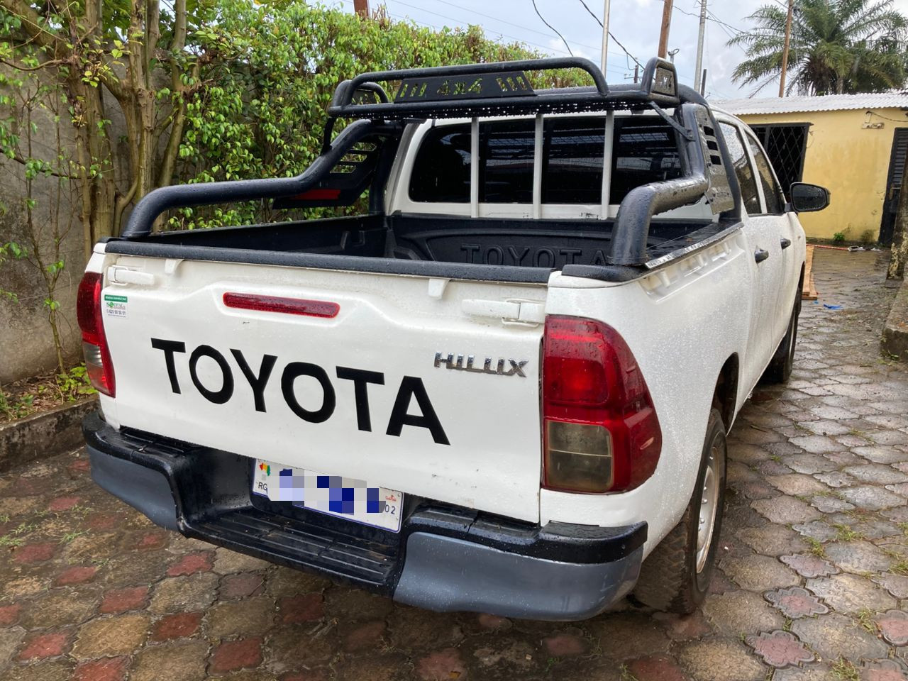 TOYOTA HILUX 2017 EN TRÈS BON ÉTAT DIESEL MANUELLE CLIM, Voitures, Conakry