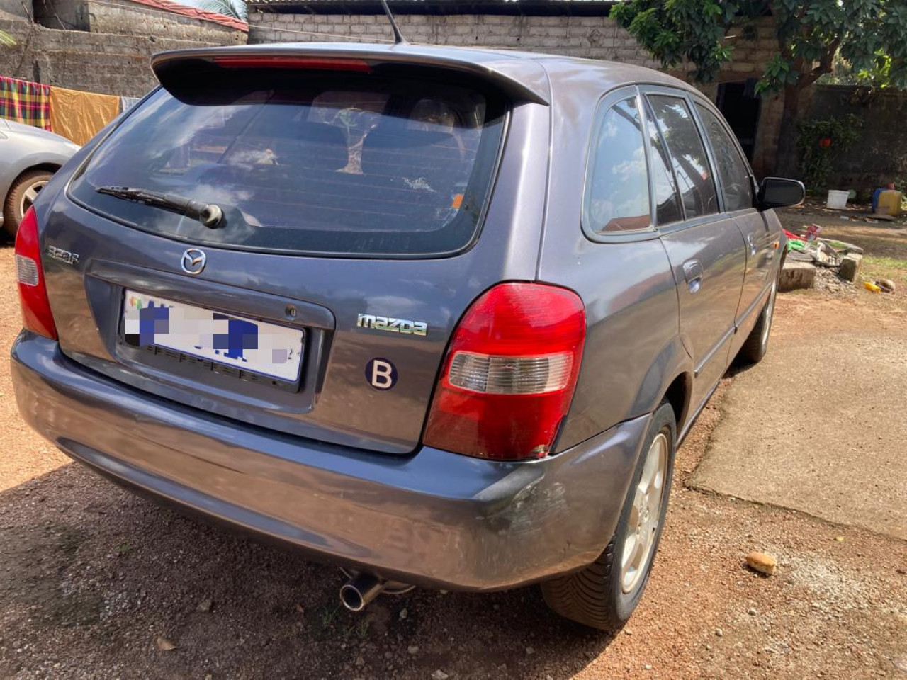 MAZDA 323 ESSENCE ⛽️ MANUELLE CLIMATISÉE TRÈS PROPRE, Voitures, Conakry