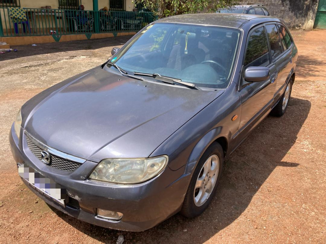 MAZDA 323 ESSENCE ⛽️ MANUELLE CLIMATISÉE TRÈS PROPRE, Voitures, Conakry