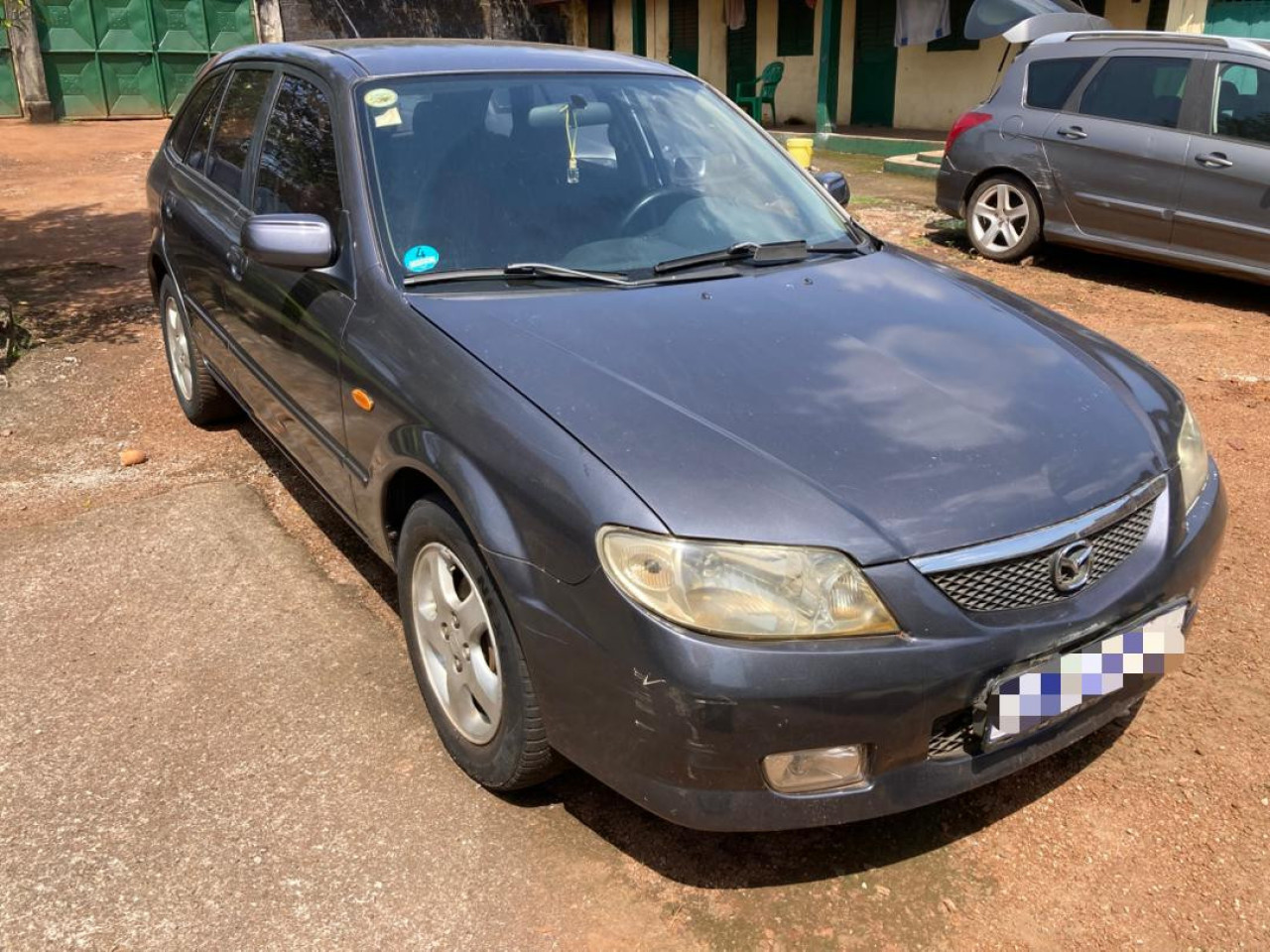 MAZDA 323 ESSENCE ⛽️ MANUELLE CLIMATISÉE TRÈS PROPRE, Voitures, Conakry