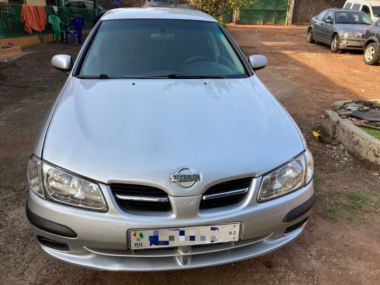 NISSAN ALMERA ESSENCE ⛽️ MANUELLE CLIMATISÉE TRÈS PROPR, Voitures, Conakry