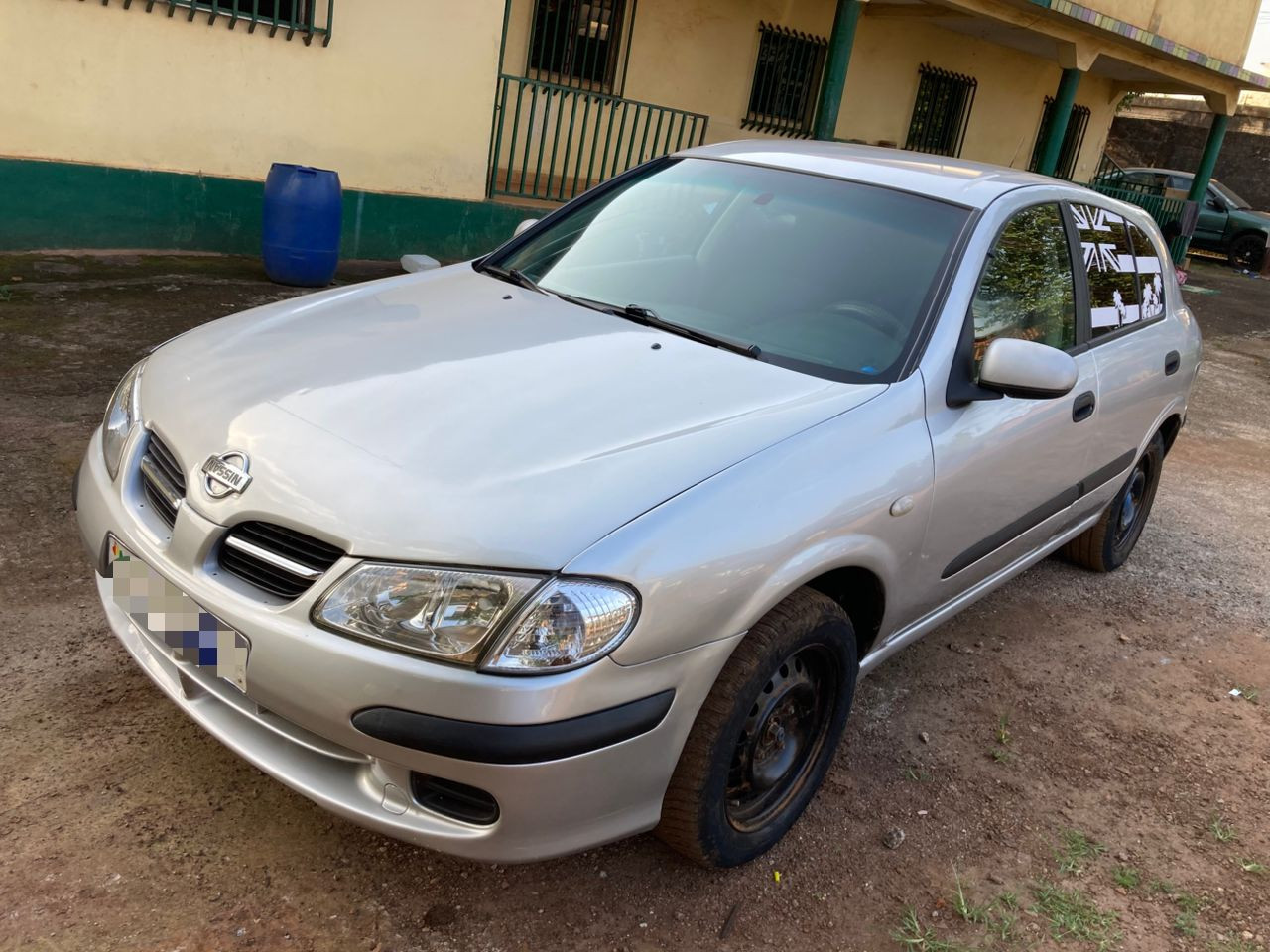 NISSAN ALMERA ESSENCE ⛽️ MANUELLE CLIMATISÉE TRÈS PROPR, Voitures, Conakry