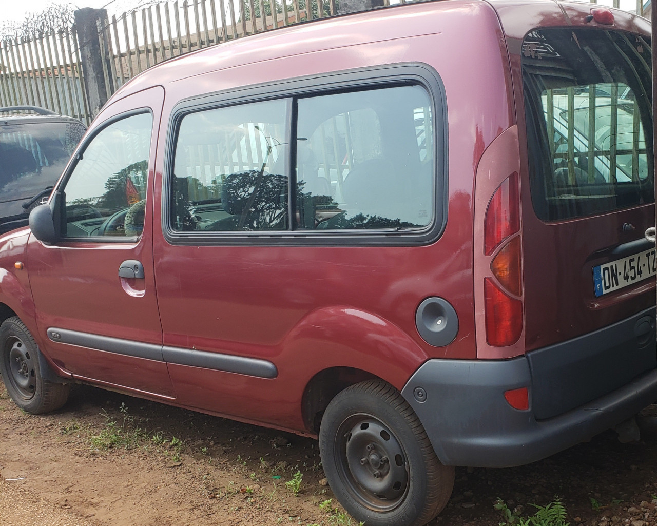 RENAULT KANGOO, Voitures, Conakry