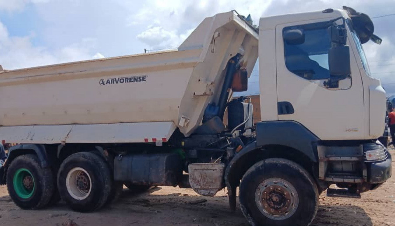 RENAULT KERAX, Camions - Autobus, Conakry