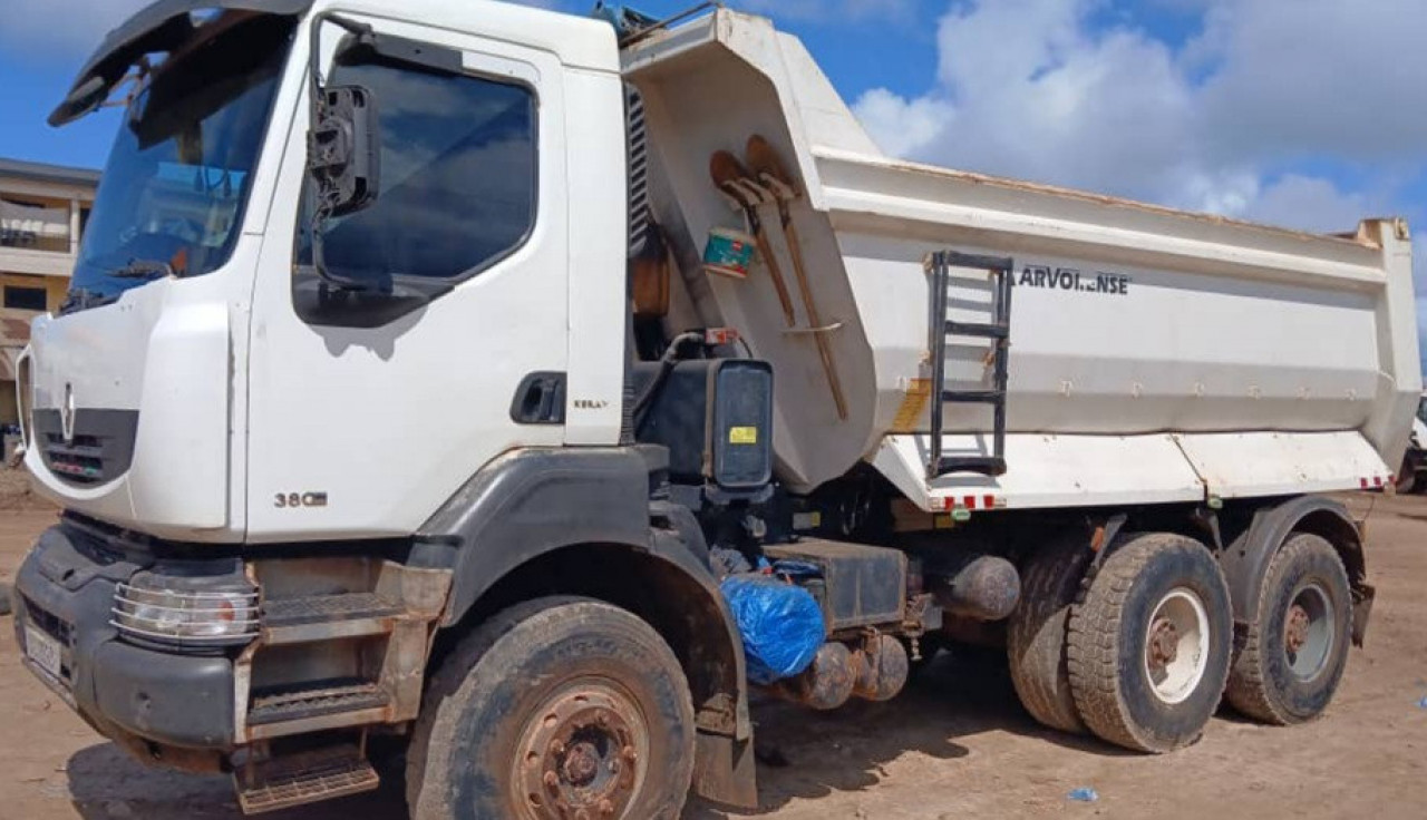 RENAULT KERAX, Camions - Autobus, Conakry