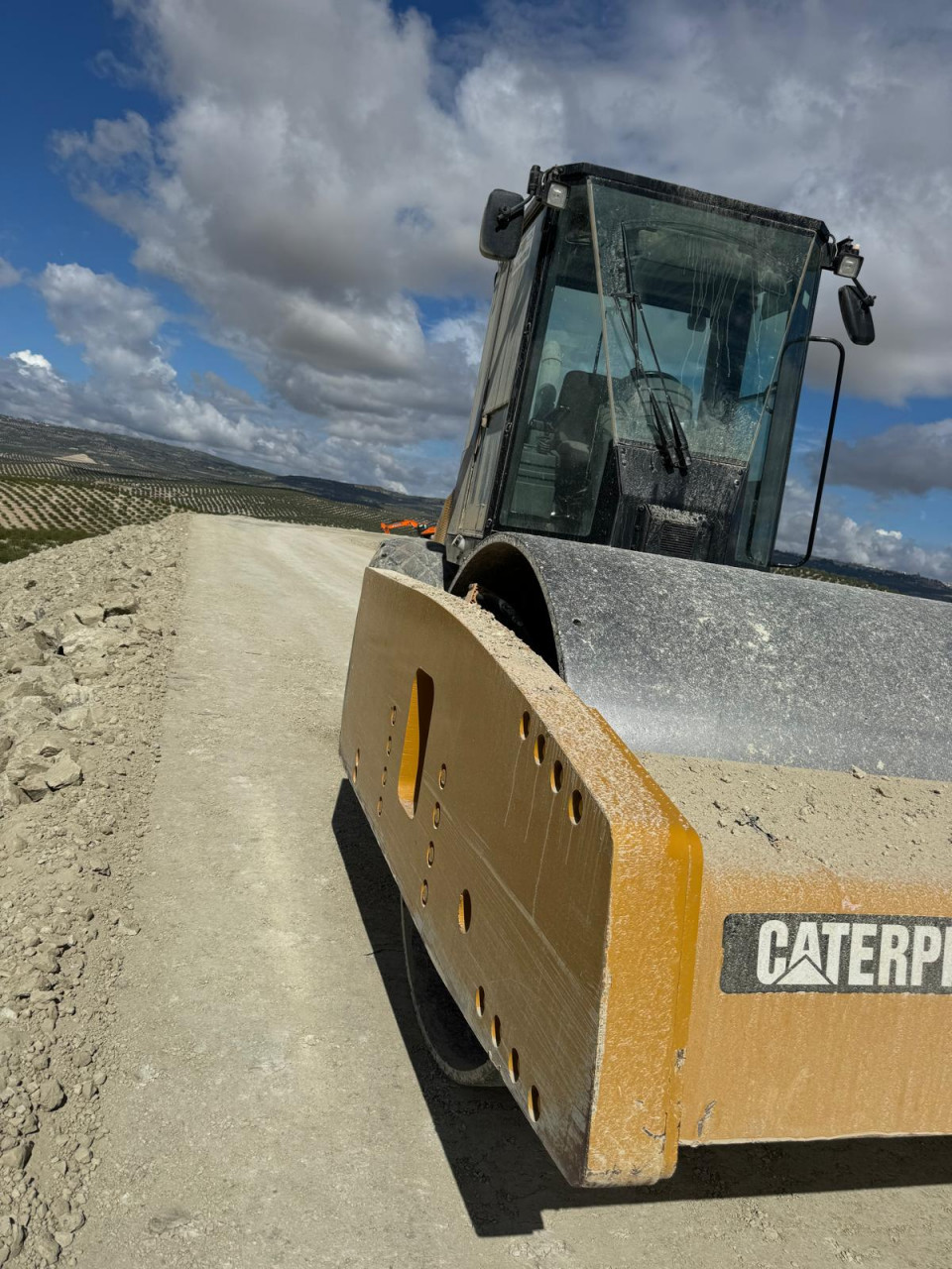 CATERPILLAR CS76, Camions - Autobus, Conakry