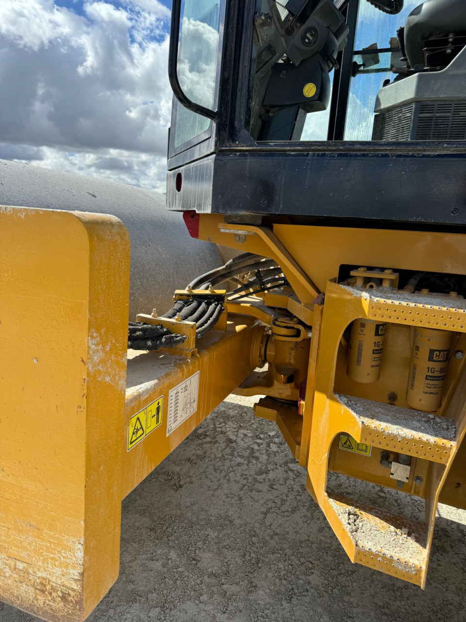 CATERPILLAR CS76, Camions - Autobus, Conakry